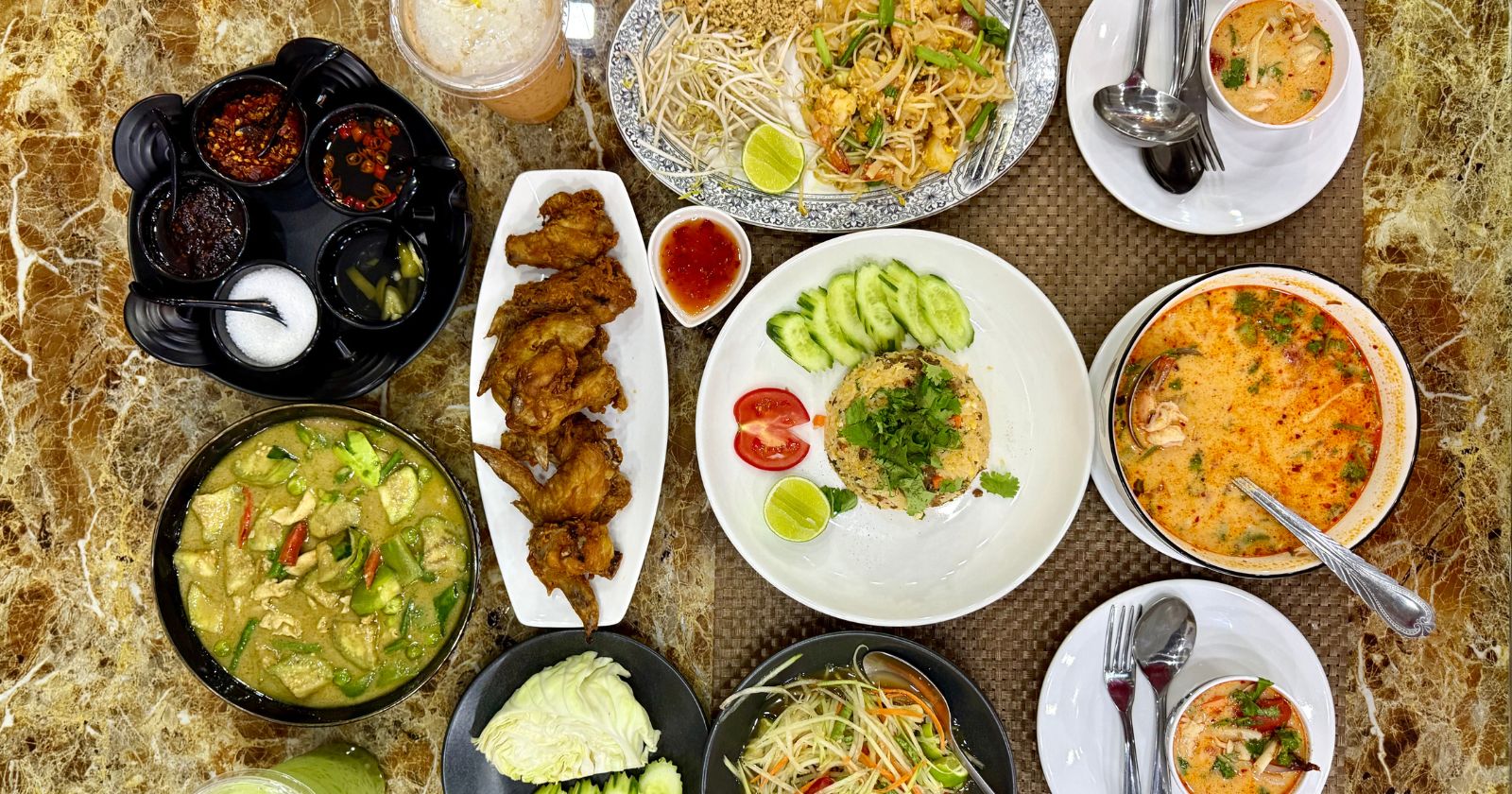 Pern Restaurant & Cafe: Authentic Thai cuisine in Deira's Clock Tower district