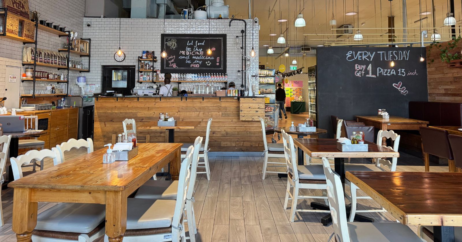 Organic Cafe Palm Jumeirah: All-day organic dining inside a supermarket
