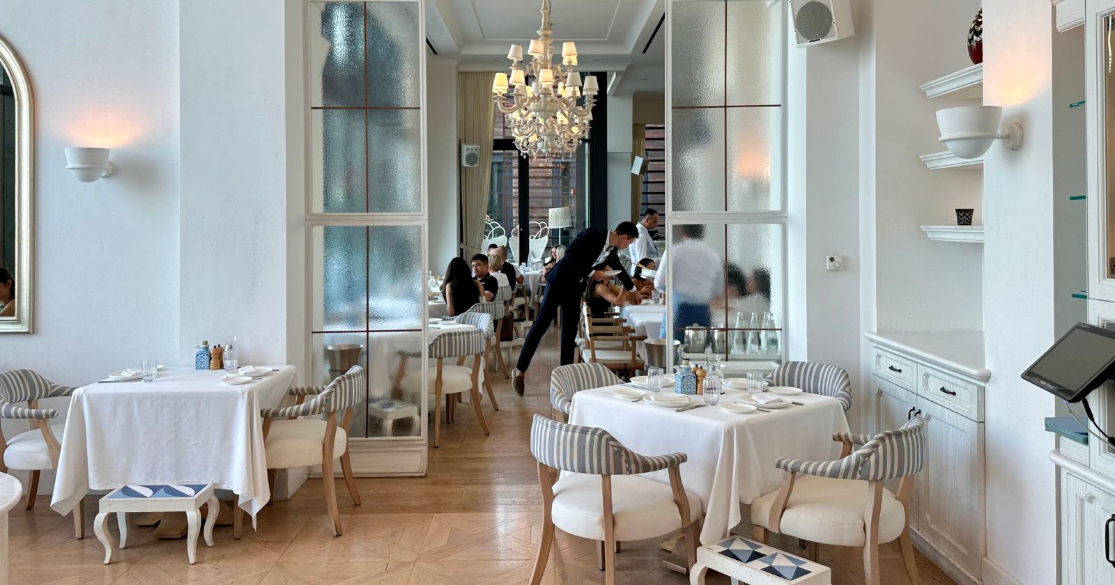 Alici: An upscale Italian restaurant with a licensed bar on Bluewaters Island